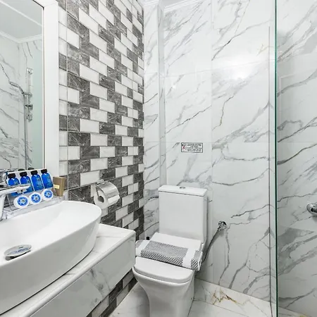 Boutique Giannikis By The