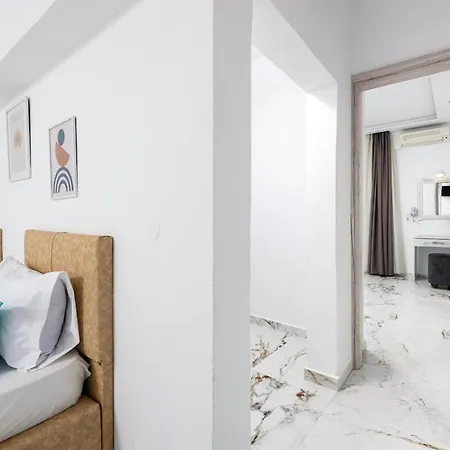 Boutique Giannikis By The