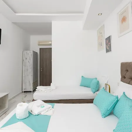 Boutique Giannikis By The