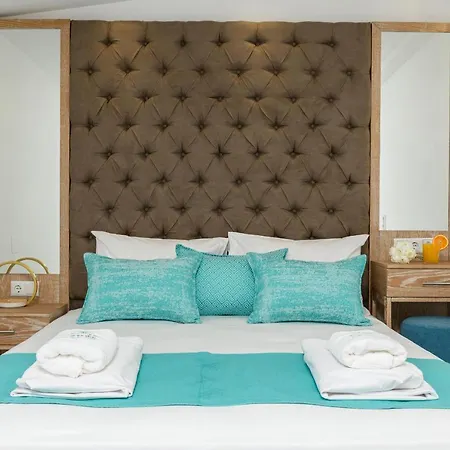 Boutique Giannikis By The