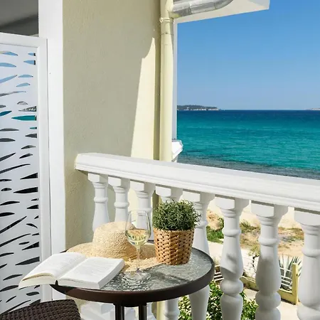 Boutique Giannikis By The