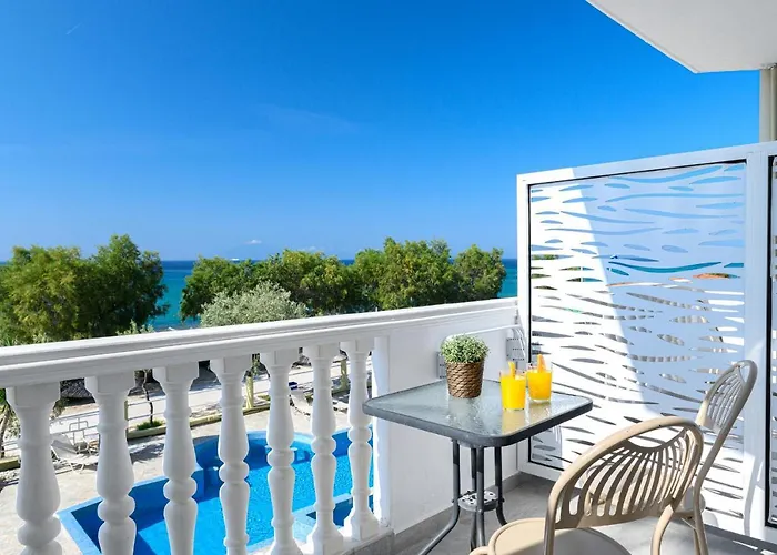 Boutique Giannikis By The